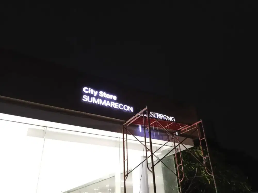 Revisual dan perbaikan reklame neon box huruf timbul