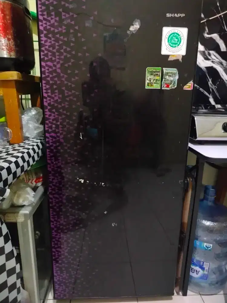 Kulkas shapp warna ungu hitam