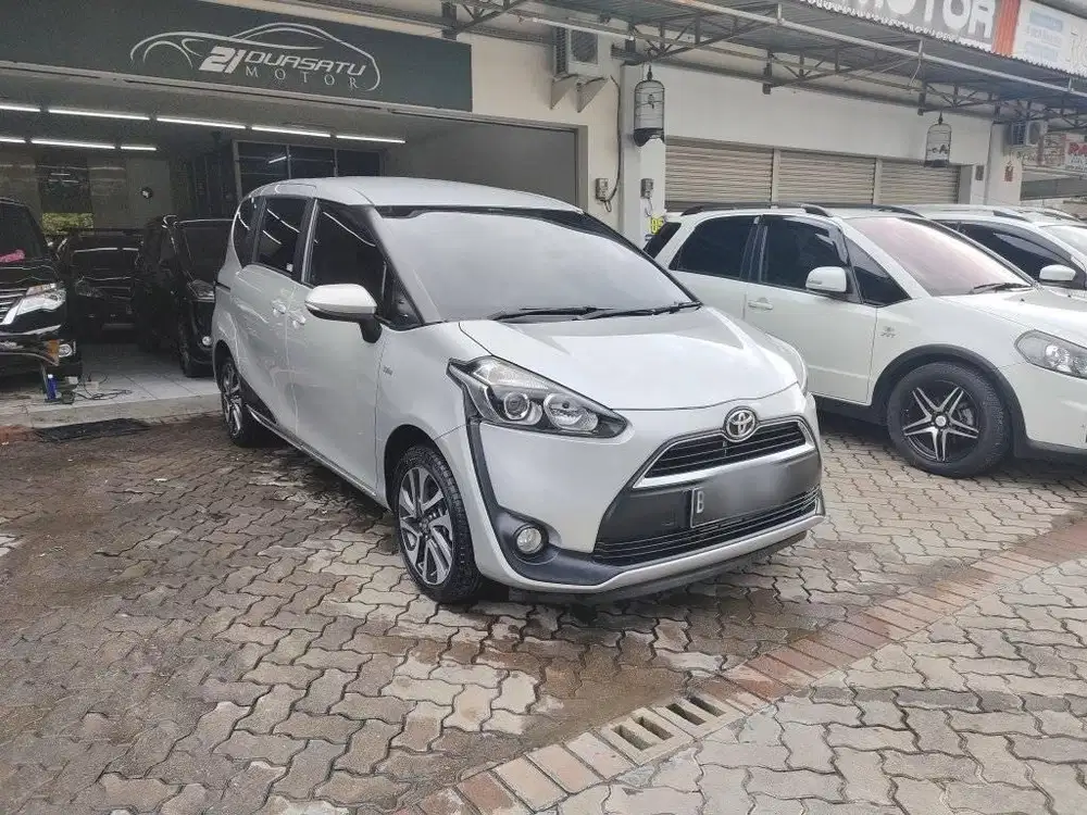 SIENTA V AUTOMATIC 2016 SILVER TOYOTA