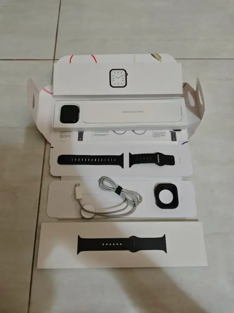 Apple watch Series 8 45mm Fullset lengkap Normal original