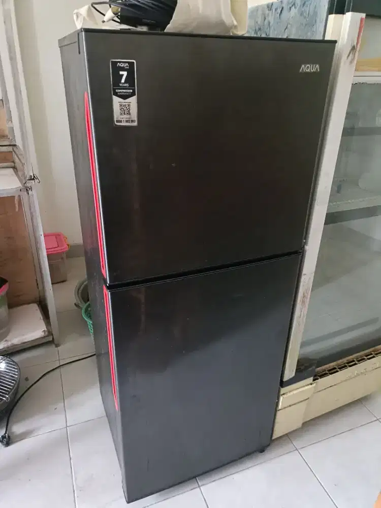 Dijual Kulkas 2 pintu merk Aqua dan Showcase Glacio 4 Rak