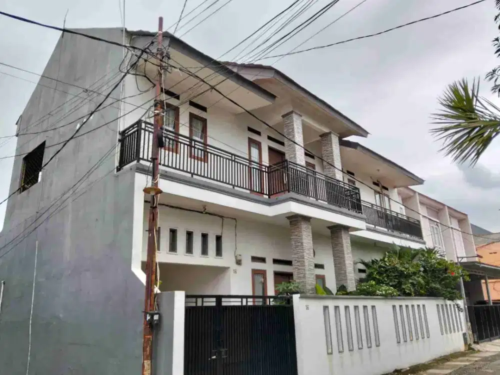 Dijual Cepat Rumah 2 Lantai di Jatiwaringin Jakarta Timur