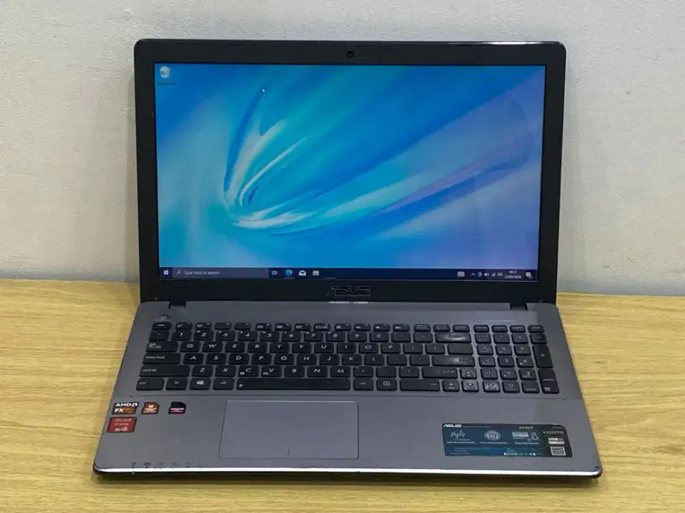 Laptop Asus VivoBook X550ZE
Prosesor AMD FX-7500