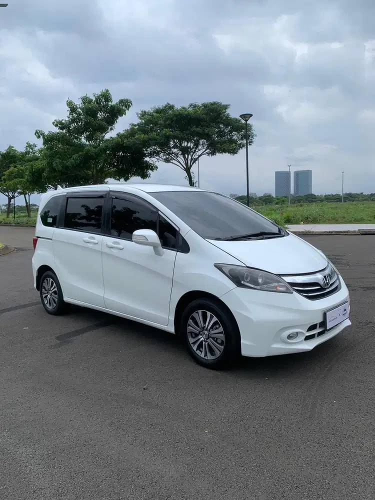 HONDA FREED PSD 1.5 AT 2013
