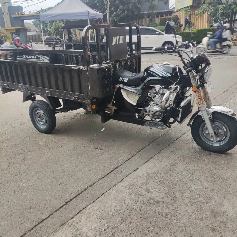 Motor tvs bok roda tiga terbuka
