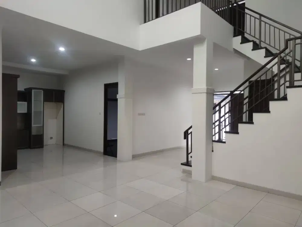 Rumah Bagus Siap Huni di Komplek Batununggal