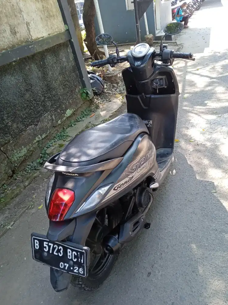 Honda Genio CBS PGM-FI Original cat Stater hidup Plat Jakarta Barat.