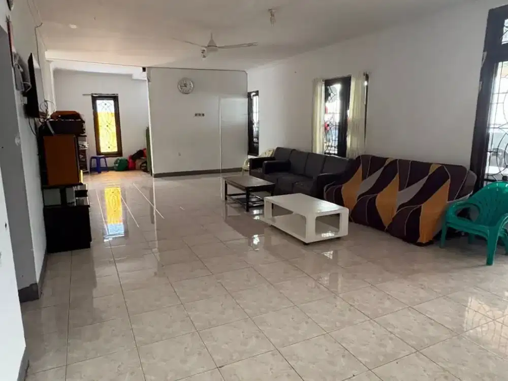 Dijual Rumah Jelambar, Luas 300m2, 10 KT + 7 KM, 3lantai, Full Furnished, SHM