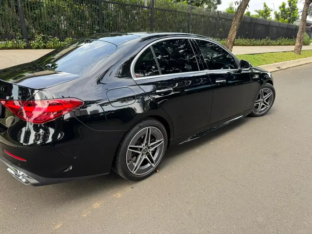mercedes c300 2023 reg 2025 km7rb like new!1st hand!perfect condition!