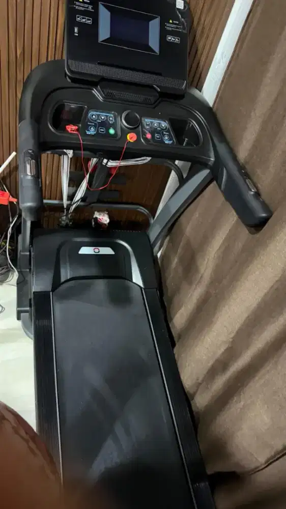 Dijual treadmill elektrik kondisi masih bagus dan berfungsi normal.