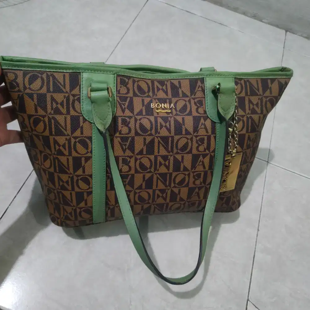 Bonia tas bekas berkualitas original