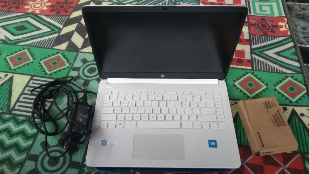Jual laptop no minus masih baru