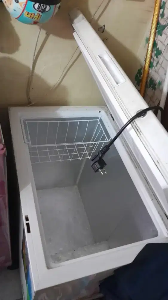 Freezer 200 liter RSA jual cepat