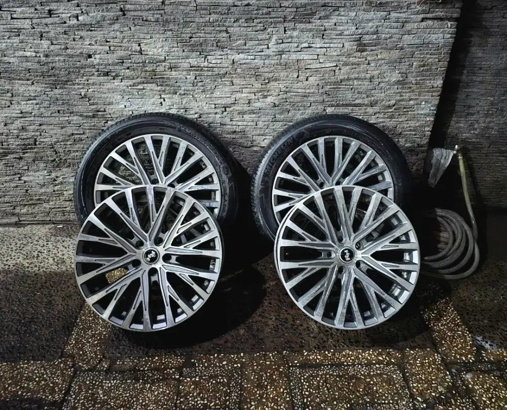 Velg ring 18 lebar 8 et 45 yang satu lagi 18 lebar 8 et 40 an juga