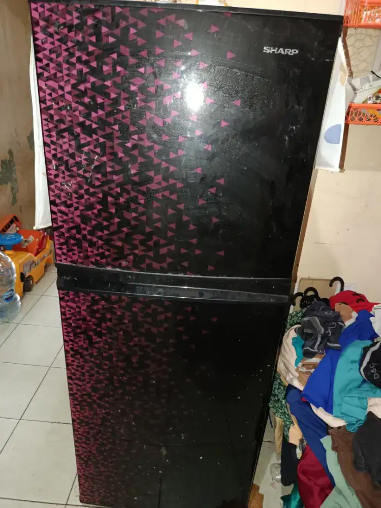 Dijual kulkas 2 pintu sharp