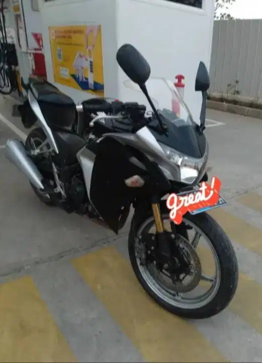 cbr 250r kesayangan milik pribadi bukan pedagang (bahan custom )