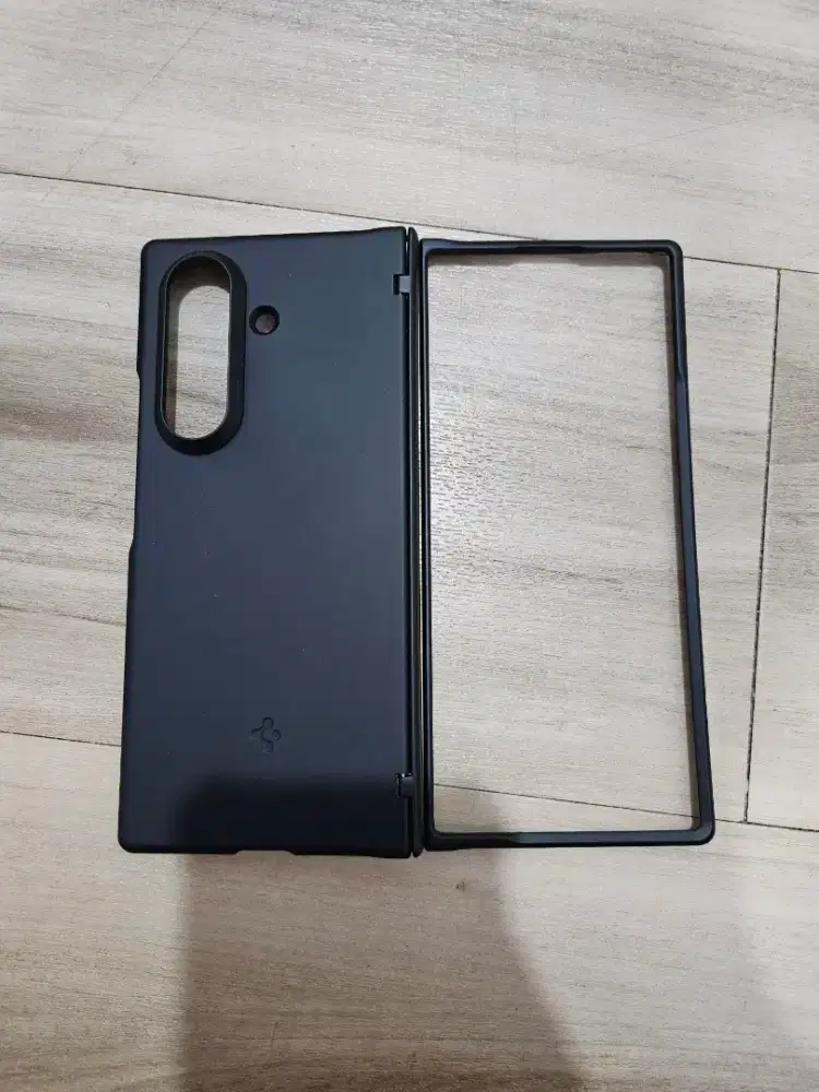 Case fold 7 spigen air fit pro kondisi mulus,Original(tanpa dus saja)
