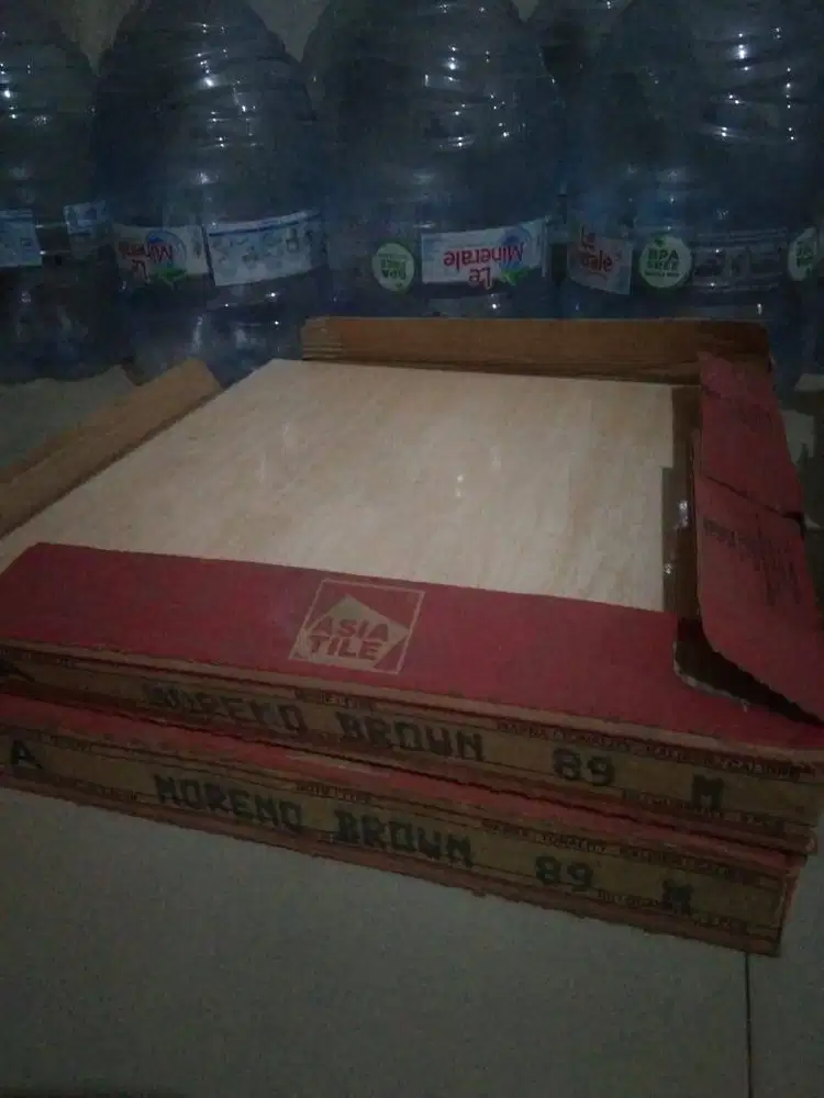 DIJUAL SeADAnya 12 Keramik uk.40x40