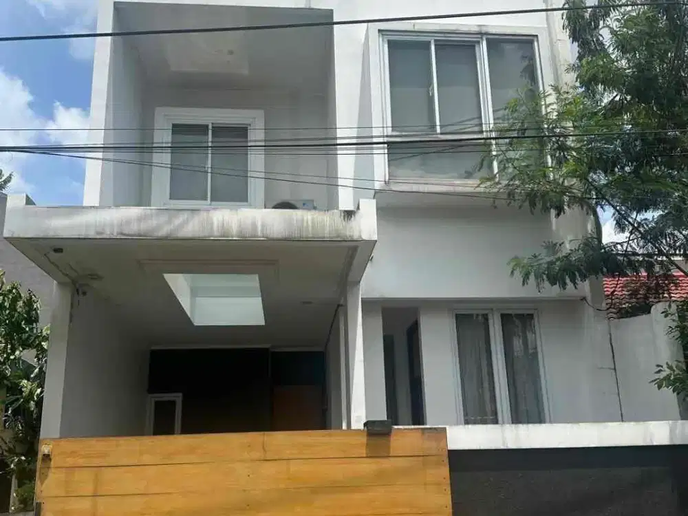 Rumah 2 Lantai Hadap Selatan Bangunan Baru di Kencana Loka BSD City