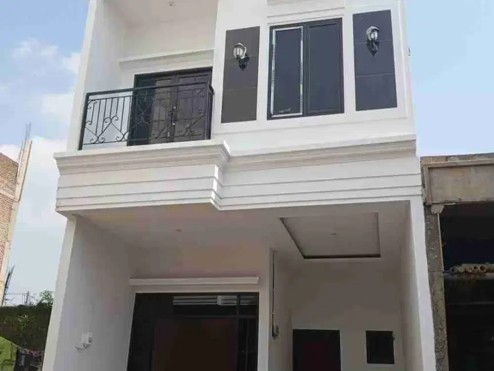 HUNIAN 2,5 LANTAI + ROOFTOP. HARGA TERJANGKAU JAGAKARSA, JAKSEL