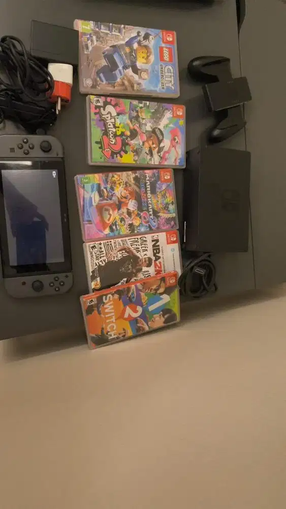 WTS Nintendo Switch Fullset + 5 Game