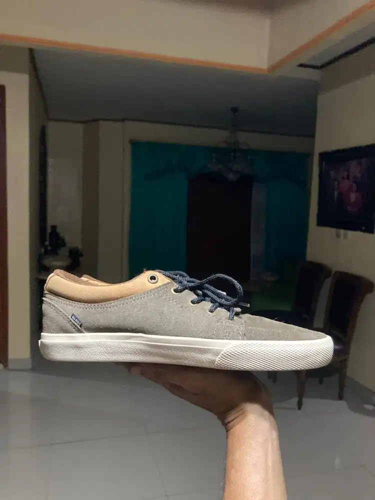 Sepatu skate globe GS series Australi