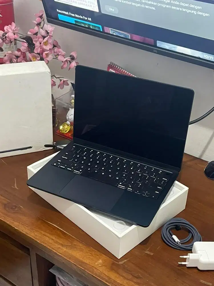 MacBook Air M3 13” 8/256Gb Midnight EX IBOX CC 4 BH 100% MINUS LAYAR