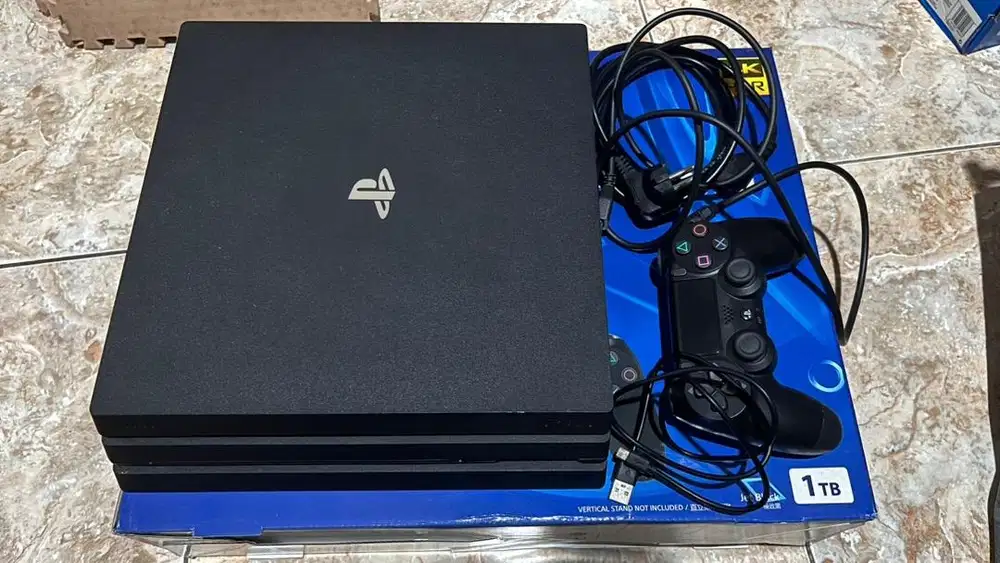 PS4 Pro 1TB Fullset, No games