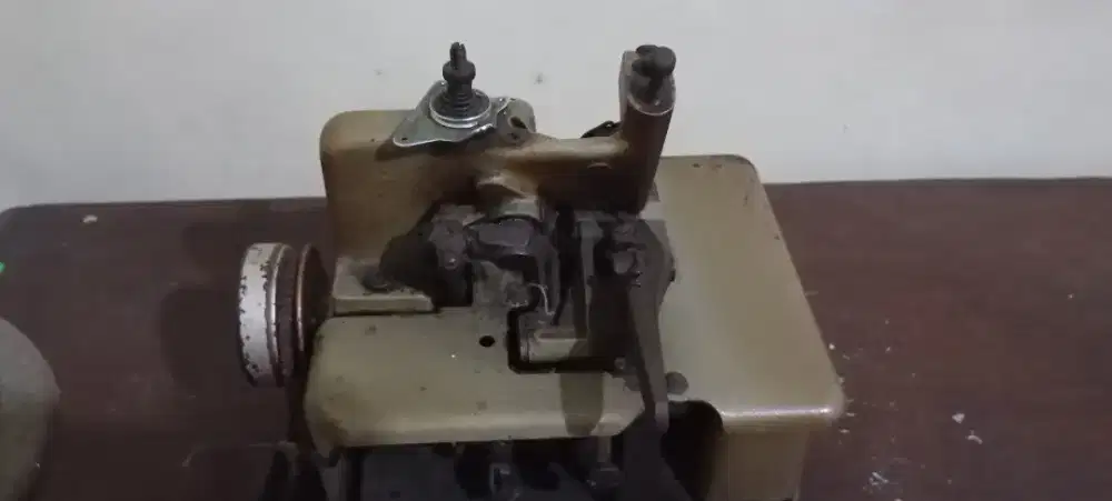 Mesin Obras merk Pegasus 3 benang