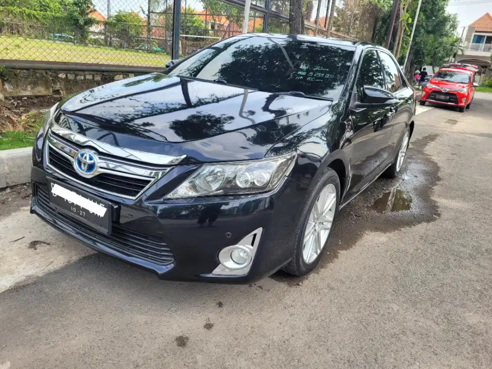 Toyota Camry 2014 Hybrid low KM