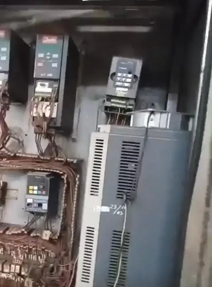 Cari Teknisi Elektrik Mesin Industri Berpengalaman