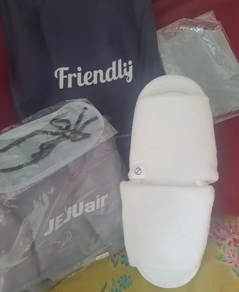 Set selimut bantal leher dll traveling ringkas dan simple