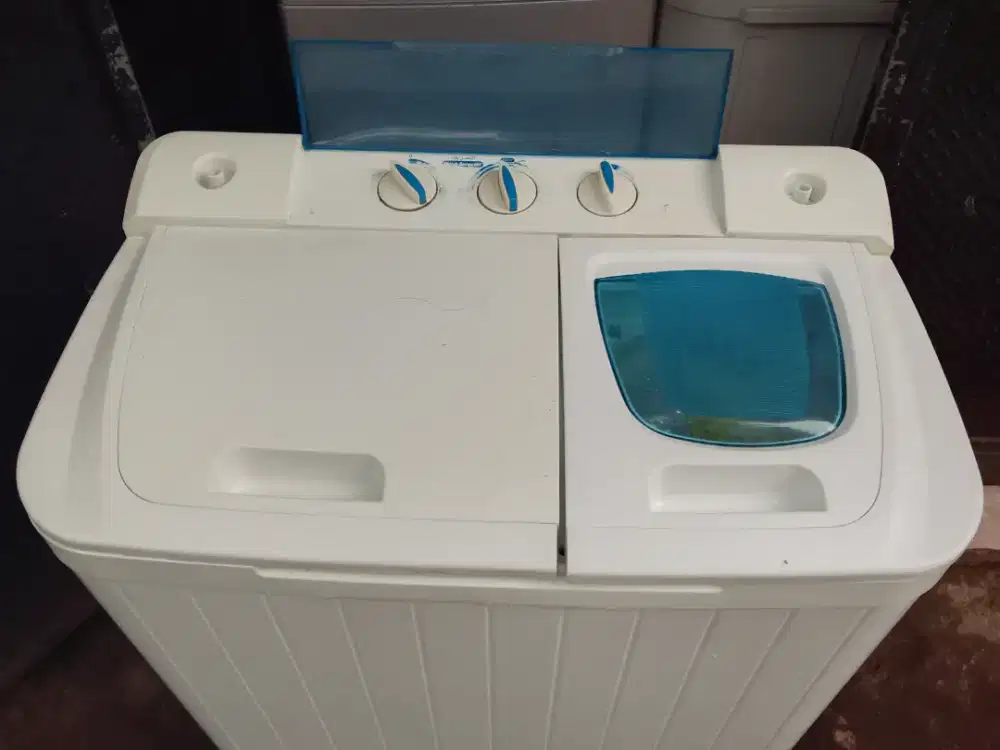 Mesin cuci merek dempo  8 kilo normal tnggal pake