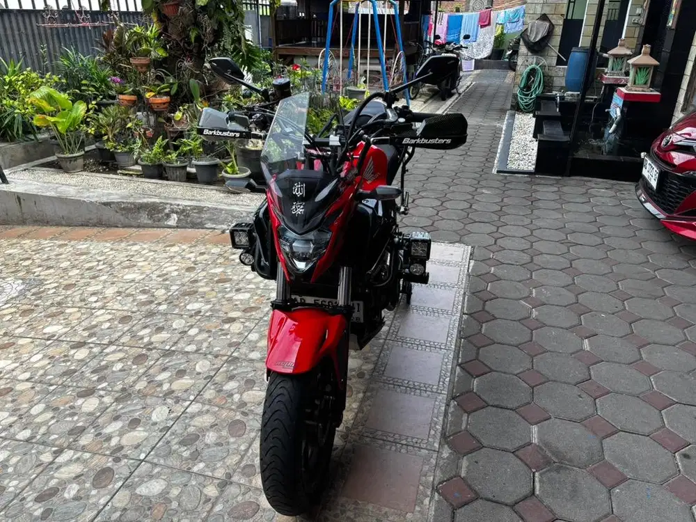 Honda CB 500F merah