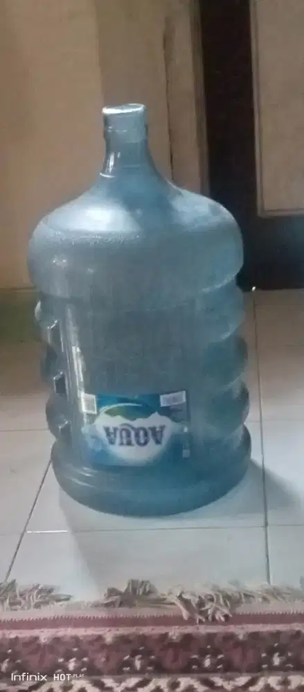 2 buah galon aqua utuh