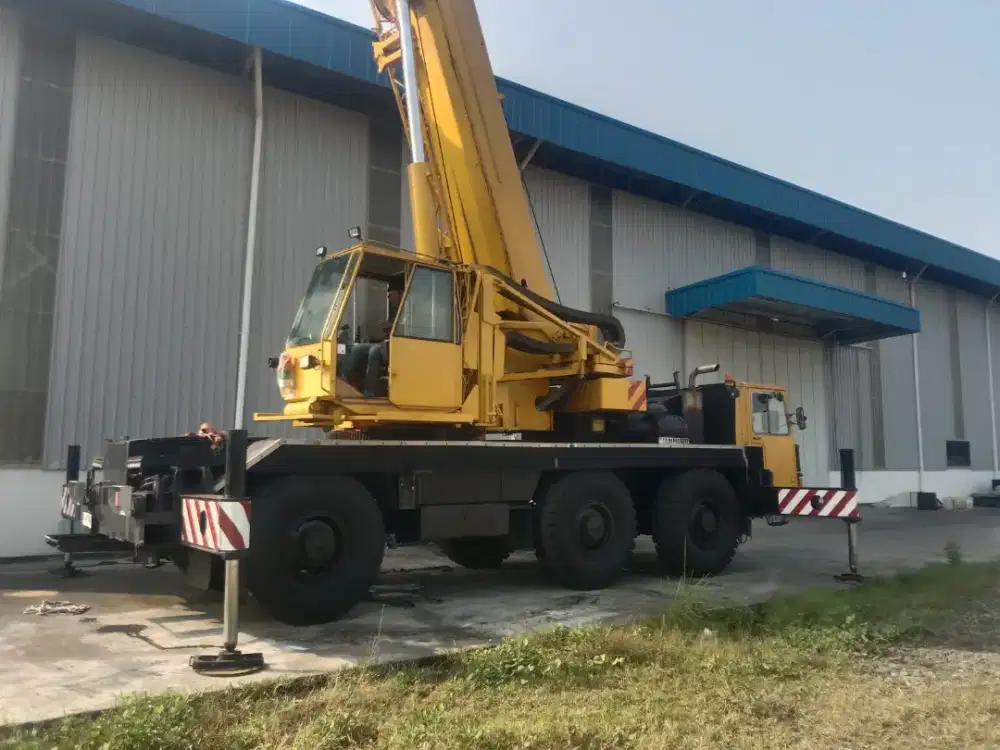 Mobile crane libher capasitas 50 ton tahun 2011