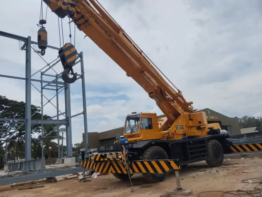Raughterain crane kato capasitas 50 ton tahun 2014