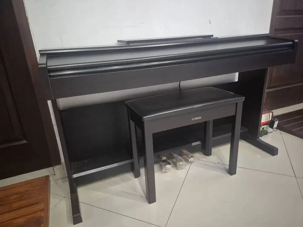 Piano Yamaha Arius YDP-145, kondisi istimewa.