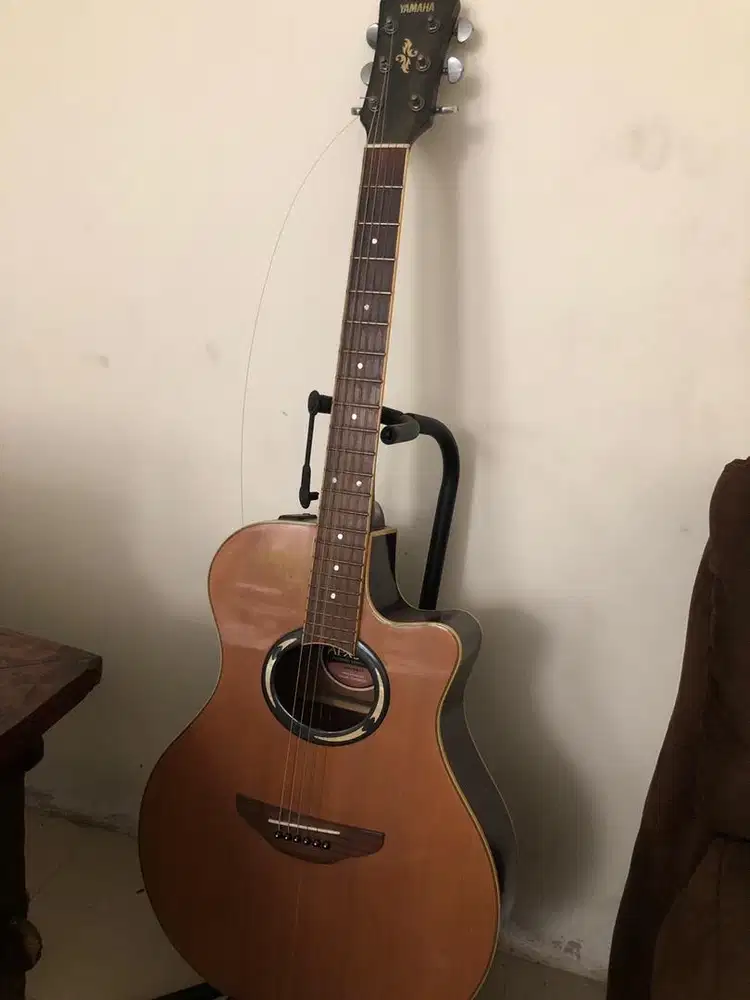 Gitar bolong yamaha