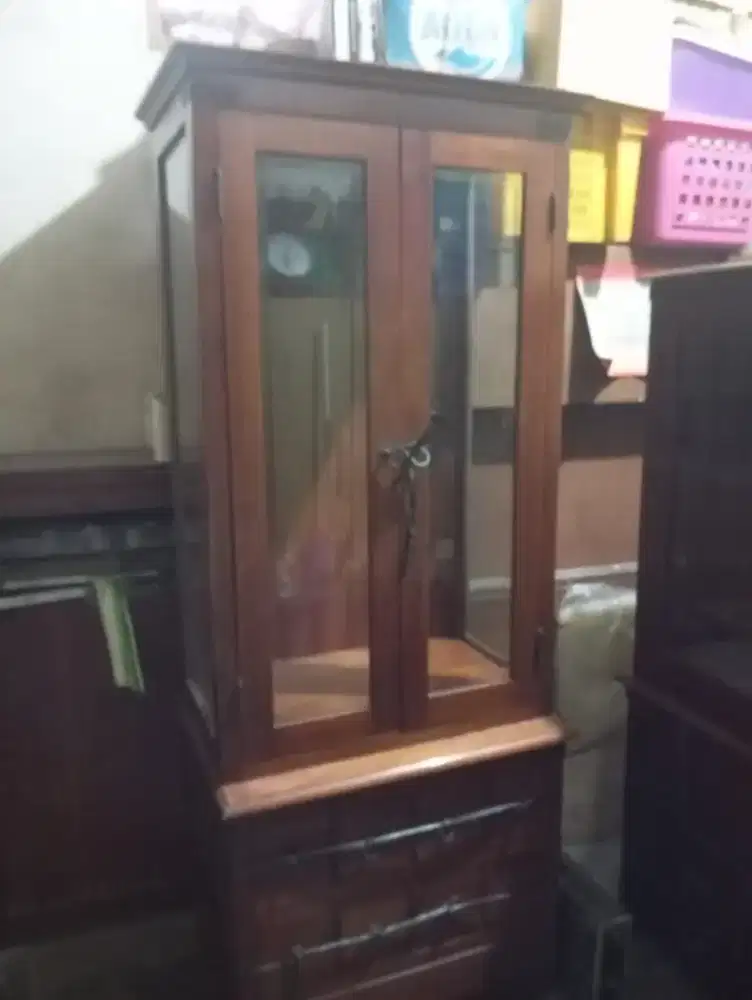 Lemari Etalase Kayu Lawas