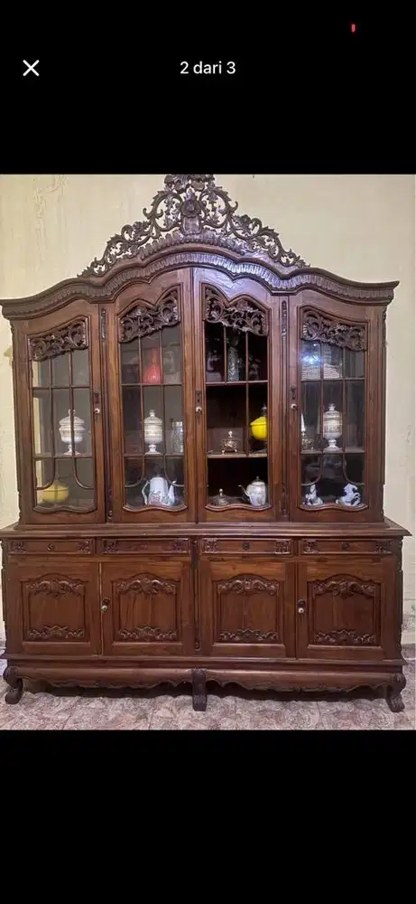 Lemari hias jati tua kokoh berat