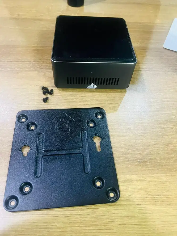 Intel nuc 7i3BNH-85240