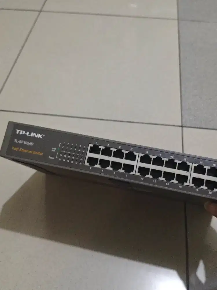 TP-LINK TL-SF1024D 24-Port normal