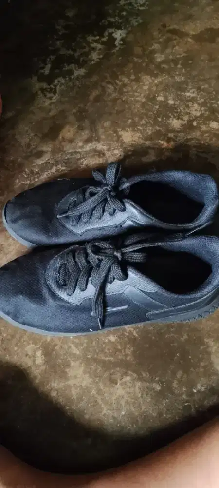 sepatu bekas harga 50.000 bisa nego