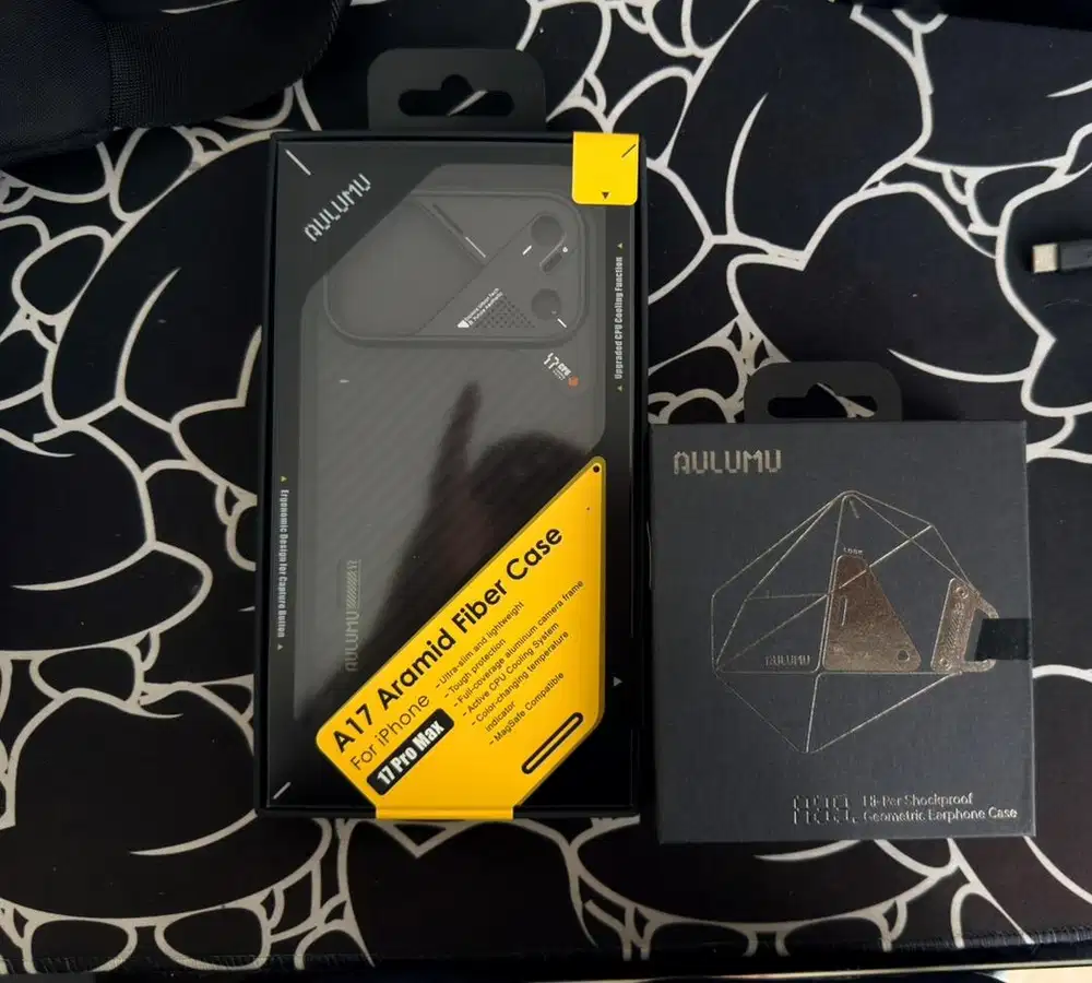 apple iphone 17 pm dan airpods pro 3 AULUMU carbon ultra thin