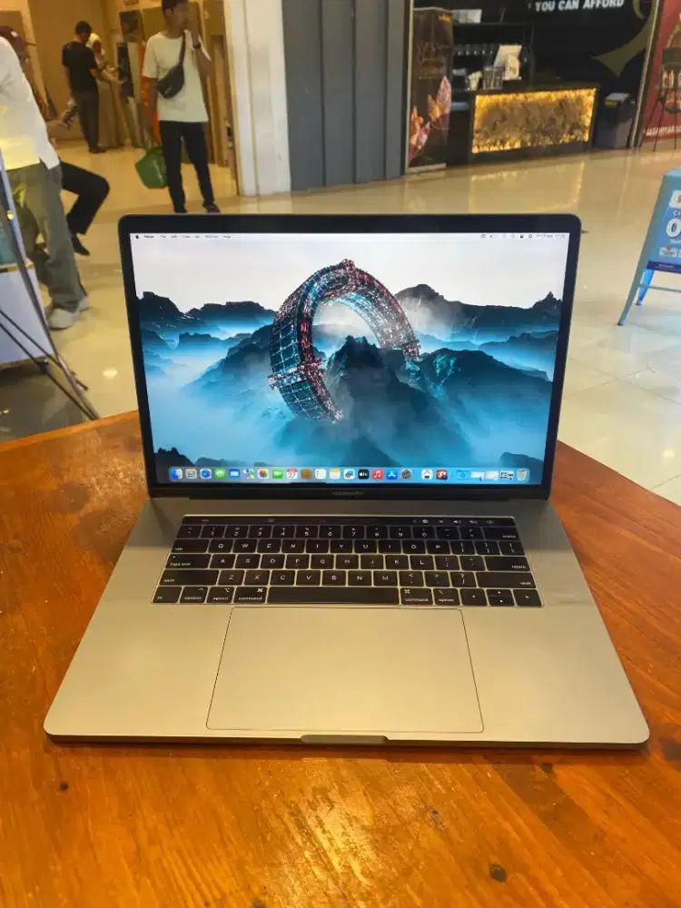 Macbook Pro 15 inch 2019 touchbar