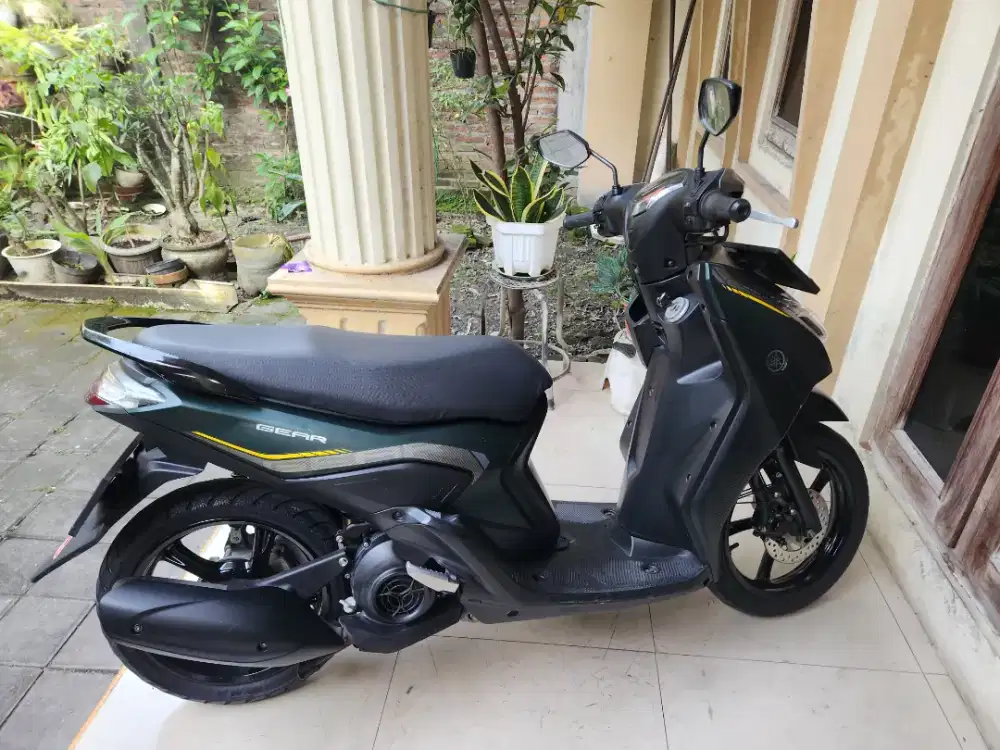 Gear 125 hitam hijau 2022 mulus iss gbm