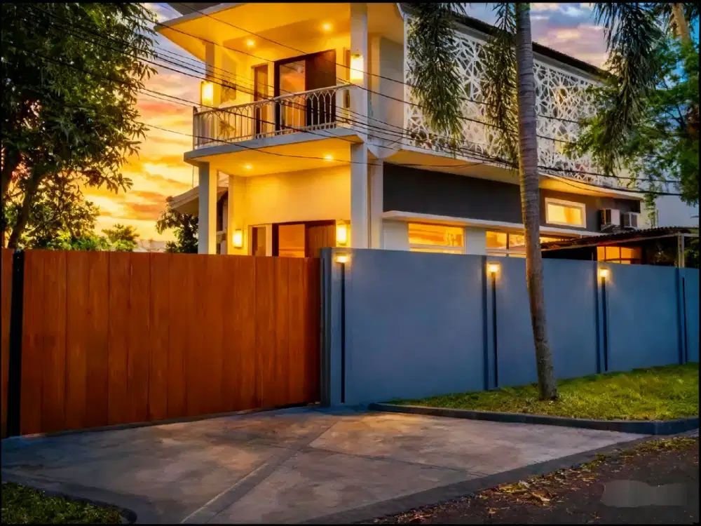 Desain Modern, pencahayaan maksimal, suasana Asri,cocok untuk keluarga sehat.