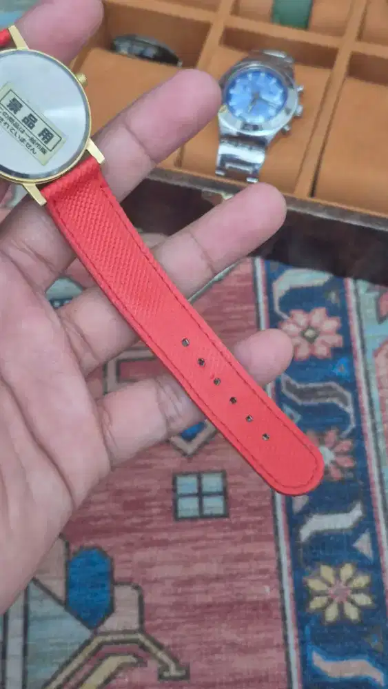 Jam tangan unik mata robot dual time