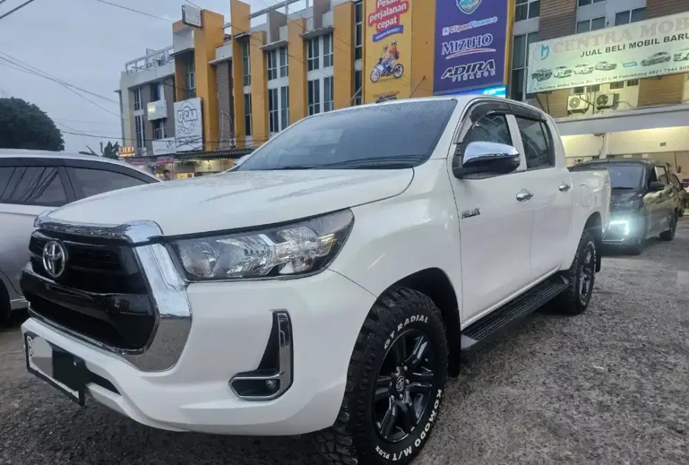 Hilux G 4x4 MT 2023 putih istimewa dp 90 jt